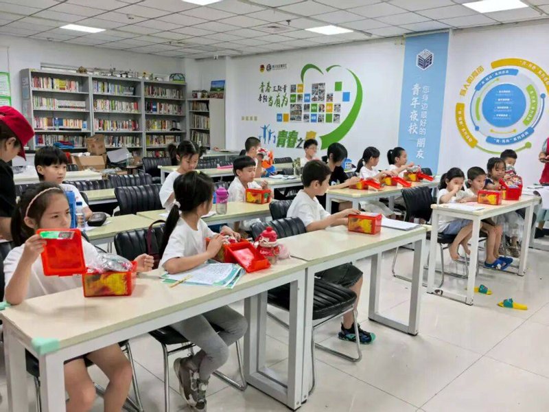 在当今这个数字化时代，让孩子接触编程已经成为一种新的教育趋势。那么，少儿编程教育真的有必要吗？让我们一起探讨一下。
